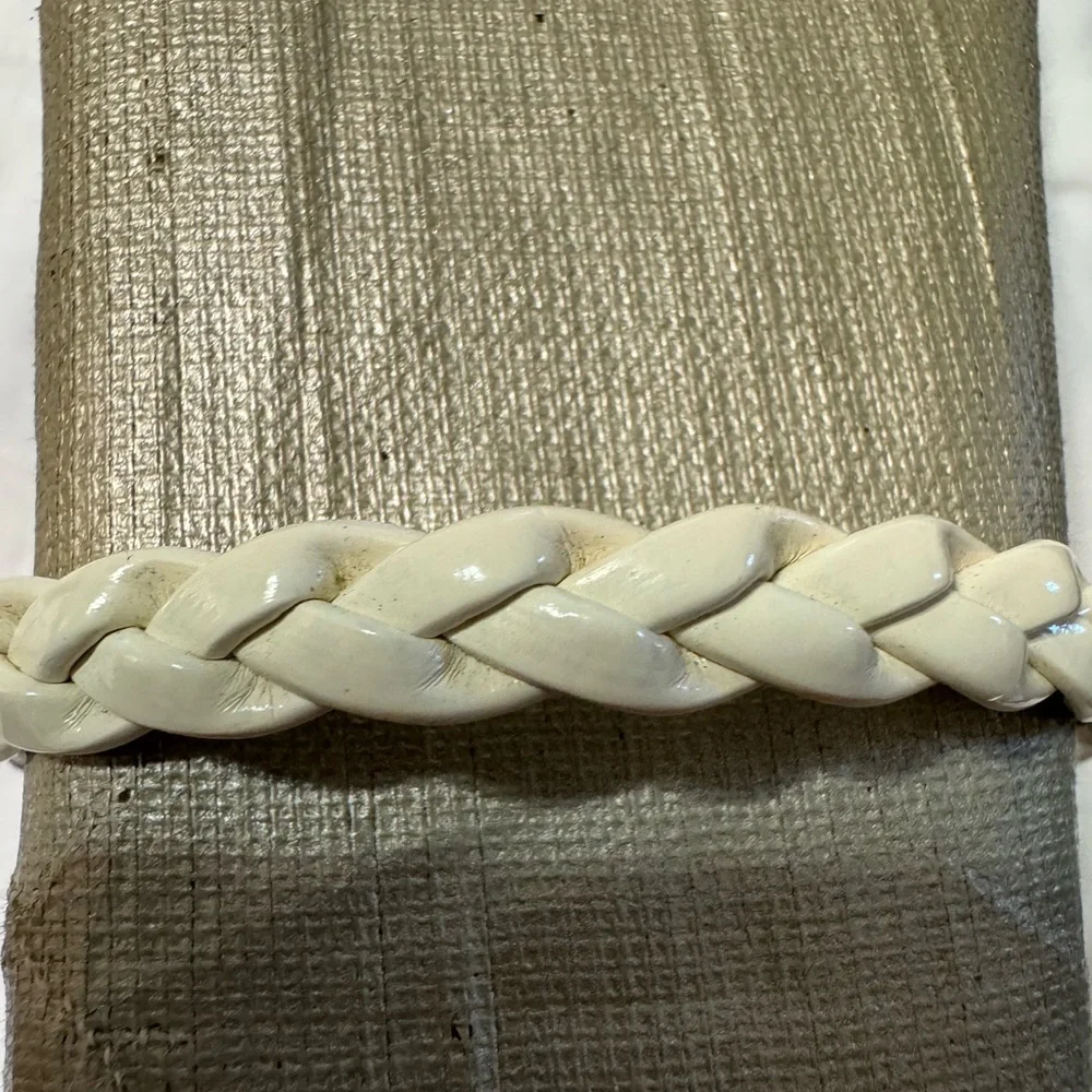 White leather bracelet, new without tags for men or women